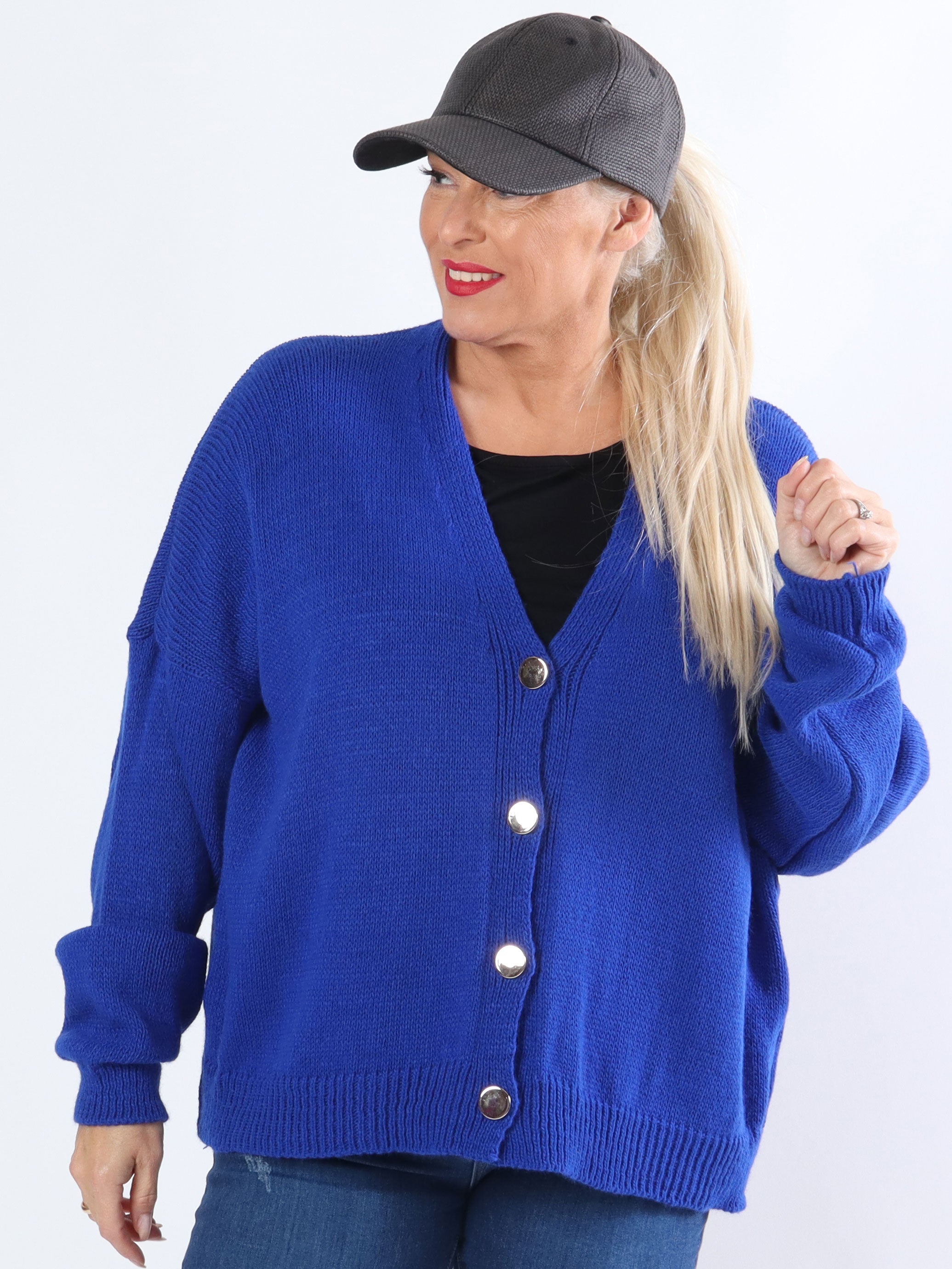 Susana - Kort plus size strikcardigan med skinnende knapper